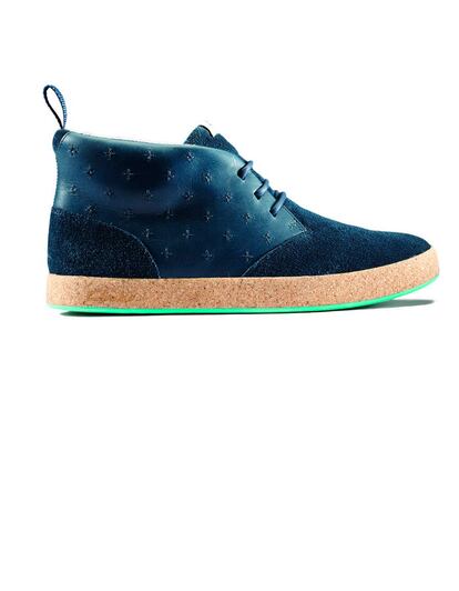 Con suelo de corcho y piel con detalles. Los firma Clarks y cuestan 99 euros.