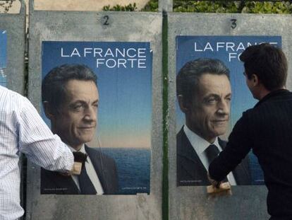 Pegada de carteles de Sarkozy en La Chapelle-des-Fougeretz, en Rennes.