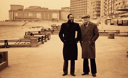 Marvin Gaye (izquierda) con Freddy Cousaert, el fan que le acogió en Ostende.