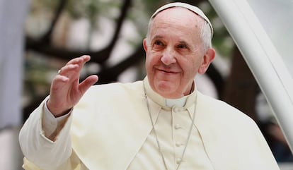 El papa Francisco llega a la catedral de Manila en su viaje a Filipinas, en 2015.