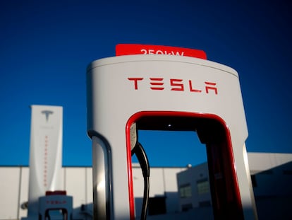 Una estación de carga de Tesla en California, el 4 de enero.