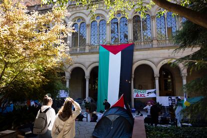 Acampada de estudiantes en el edificio histórico de la Universidad de Barcelona, el 8 de mayo. 