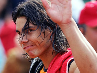 Rafa Nadal saluda tras su triunfo.