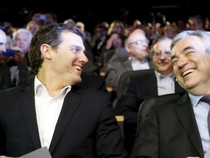 El presidente de Ciudadanos, Albert Rivera, y el economista Luis Garicano, durante la presentacion del tercer eje de su programa economico.