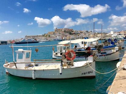 LLAUTS ATRACADOS EN EL PUERTO DE IBIZA / CAPEL 