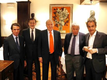 From left to right: Aznar, Rajoy, Juan Carlos, González and Zapatero.