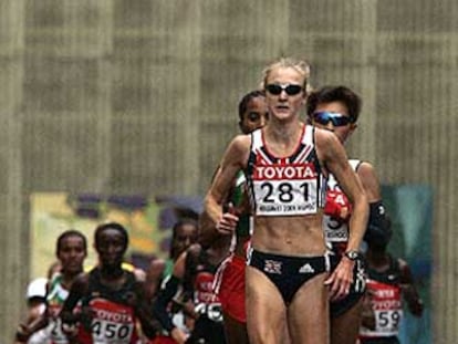 Paula Radcliffe comanda la carrera del maratón.