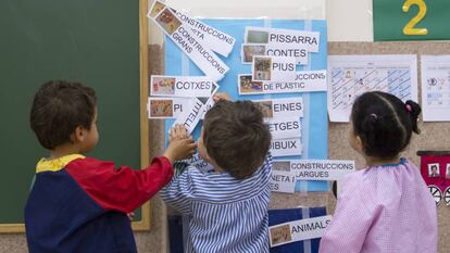 Tres alumnos de la escuela Reina Violant de Barcelona. 