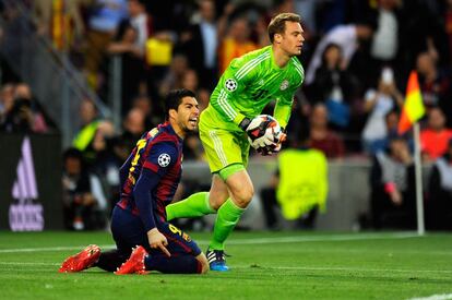 Na edição de 2014, o goleiro do Bayern de Munique, Manuel Neuer, foi eleito o terceiro melhor futebolista do mundo, aspirando à Bola de Ouro até o último momento. Acabou vencido pelo madridista Cristiano Ronaldo. Esta temporada volta a estar entre os melhores e é o único goleiro na lista. Só que desta vez todos os prognósticos apontam que Neuer não repetirá o pódio. Na imagem, Neuer faz defesa na partida de ida da semifinal da Liga dos Campeões da passada temporada, contra o Barcelona.