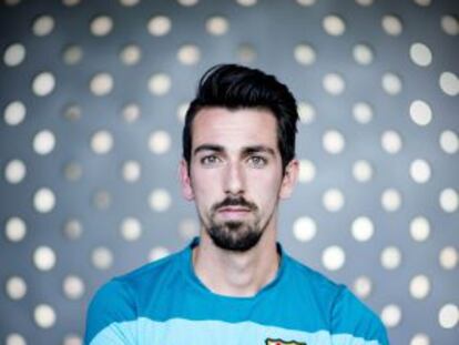 Isaac Cuenca posa el pasado lunes en la ciudad deportiva del Fc Barcelona.