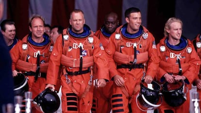 De izq. a dcha.: Steve Buscemi, Will Patton, Bruce Willis, Michael Clarke Duncan, Ben Affleck y Owen Wilson, los muy confiables hombres que representan la última esperanza de la humanidad en 'Armageddon'.