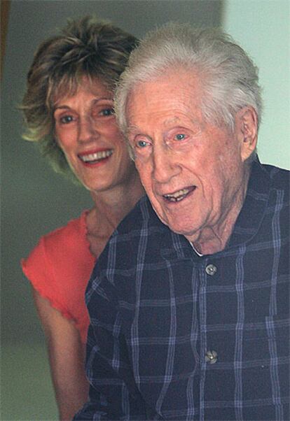 Mark Felt con su hija Joan en su casa de Santa Rosa, California.
