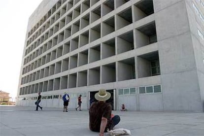 El cubo de la sede central de Caja de Granada, obra del arquitecto Alberto Campo Baeza.