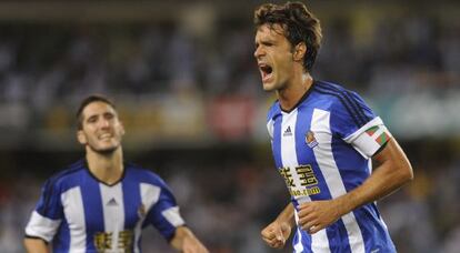 Xabi Prieto celebra el gol de la Real.
