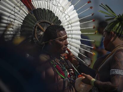 Indígenas en una protesta en Brasilia en abril.