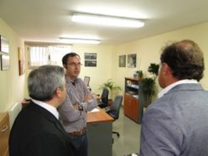 Jaime Rodrigo durante una visita institucional al vivero.