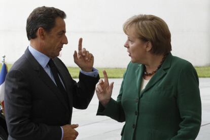 El presidente francés Nicolas Sarkozy y la canciller Angela Merkel, en una cumbre en julio en Berlían.