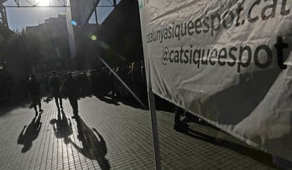 L'Hopitalet de Llobregat con propaganda electoral de Catalunya si que es Pot.