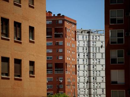 Edificios de pisos en Parla, un municipio 25 kilómetros al sur de la ciudad de Madrid.