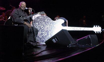 El músico B. B. King con su Gibson 'Lucille' en California, en 2005.