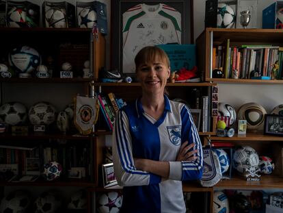 La periodista deportiva Marion Reimers, posa para un retrato en su casa en Ciudad de México, el 22 de agosto de 2020.