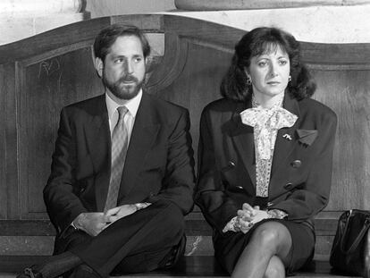 Juan Urquijo y su hermana Miriam, durante el juicio por el asesinato de sus padres en la Audiencia Provincial de Madrid, en 1990.