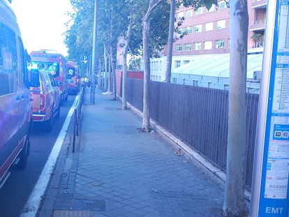 Varias ambulancias, a las puertas de la Fundación Jiménez Díaz.