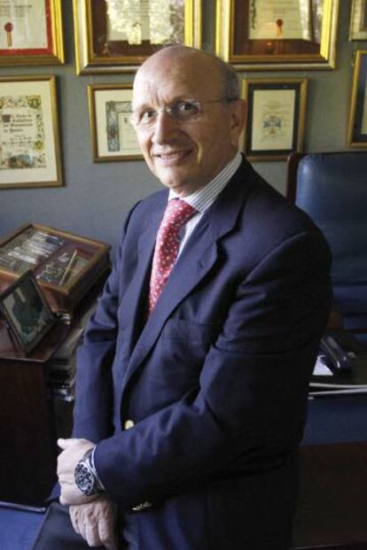 M&aacute;ximo Gonz&aacute;lez Jurado, presidente del colegio de Enfermer&iacute;a