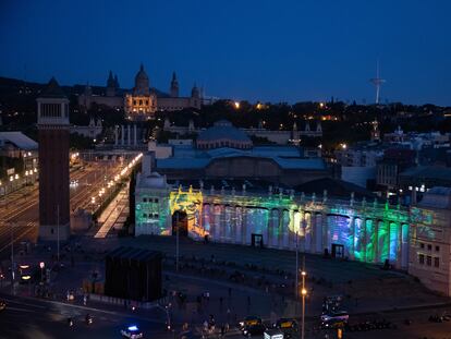 Videomapping en la fachada del edificio 8 de la Fira de Barcelona organizado por la empresa ISE en 2022.