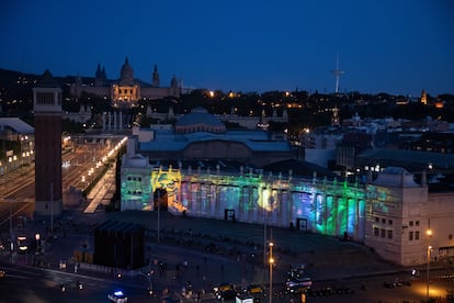 Videomapping en la fachada del edificio 8 de la Fira de Barcelona organizado por la empresa ISE en 2022.