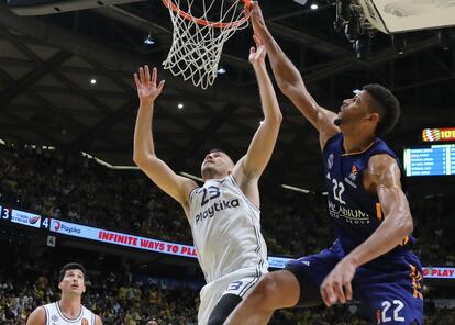 Tavares machaca ante Zizic