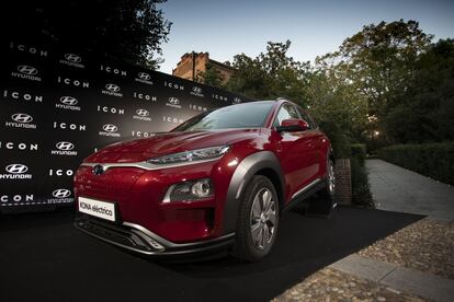 El Hyundai Kona trajo a los invitados hasta la puerta de la Real Fábrica de Tapices, donde se celebró la gala de los premios ICON.