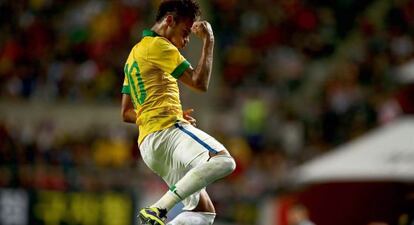 Neymar en un partido con la selección brasileña.
