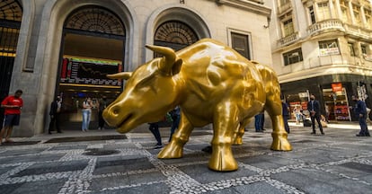 Réplica del conocido como el toro de Wall Street en enfrente de la Bolsa brasileña. 