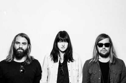 El tr&iacute;o brit&aacute;nico Band of Skulls act&uacute;a esta noche en La Riviera.