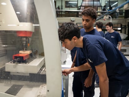 Alumnos de FP del instituto Escola del Treball en Barcelona.