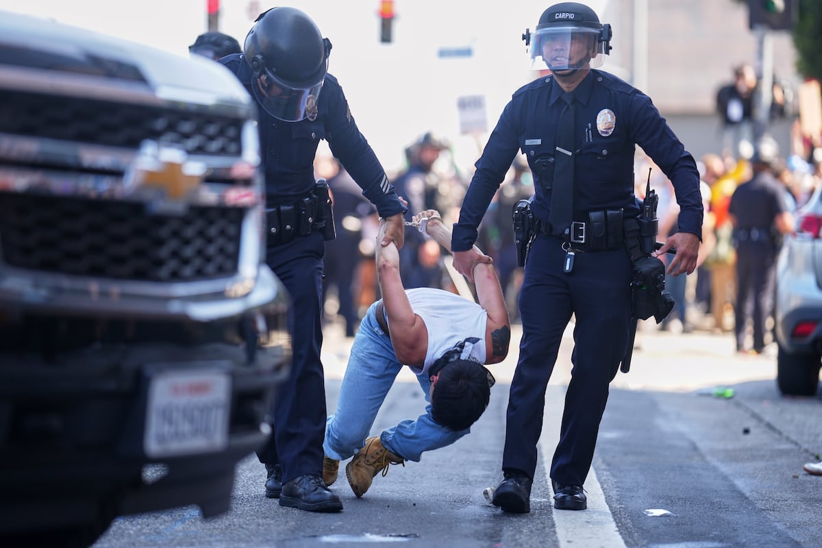 Trump utiliza las protestas en Los Ángeles contra su política migratoria para hacer una demostración de fuerza frente al gobernador