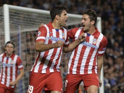 Diego Costa (l) celebrates scoring Atleti's second against Chelsea.