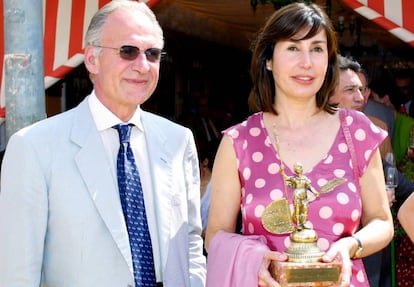 Carmen Mart&iacute;nez Bordi&uacute; y su novio Roberto Federicci en la Feria de Abril de Sevilla en 2002.