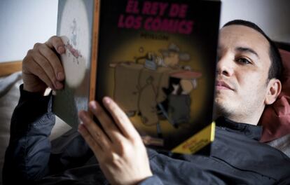 Siempre dando vueltas por la calle, a ver qué pasa. Esa es la vida del pobre español, como en las historietas de ‘Don Pelmazo’.