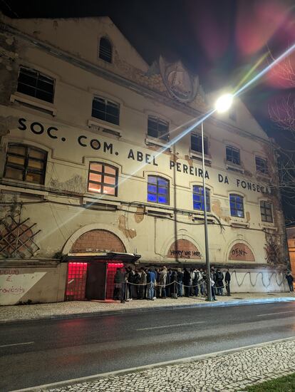 Por política de la casa, no se admiten fotos en el interior de Outra Cena, el club que está revolucionando la noche lisboeta.