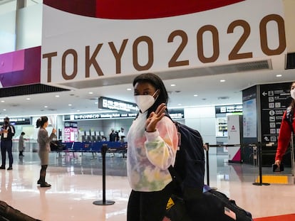 Biles chega ao aeroporto de Narita, em Tóquio, em 15 de julho.