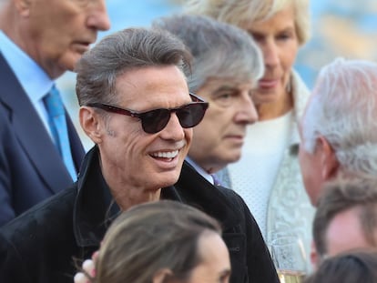 El cantante Luis Miguel, en la fiesta preboda de Daniel Clará y Anne-Marie Colling a bordo de un 'bateau mouche' por el Sena, en París, el 2 de junio de 2023.