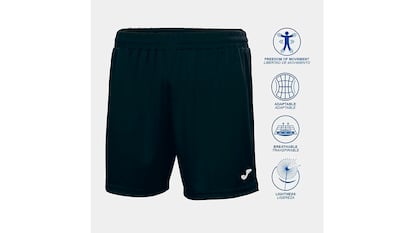 Pantalón corto de deporte sobre fondo blanco.