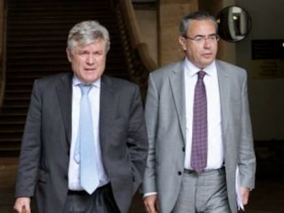 Ramón Blanco Balín (izquierda) y su abogado, a la salida del TSJ valenciano.