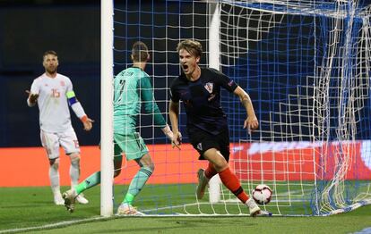 Tin Jedvaj celebra el segundo gol de Croacia.