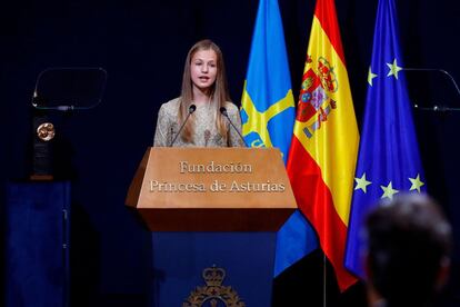 La princesa Leonor pronuncia su discurso durante la ceremonia de entrega de los premios Princesa de Asturias, en Oviedo.