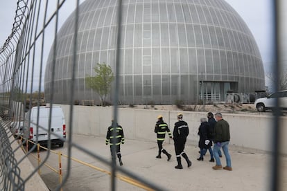 Vista del único edificio construido en el inacabado Campus de la Justicia de Madrid, que en los próximos días funcionará como morgue para acoger a los fallecidos por coronavirus, este lunes.