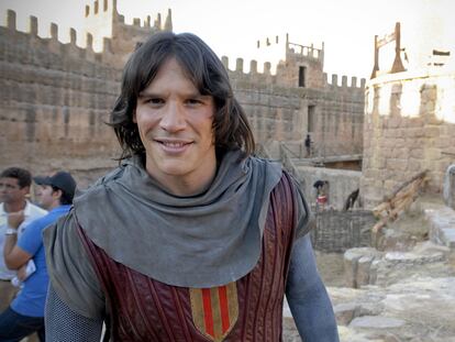 Sergio Peris Mencheta, el actor que interpreta al Capitán Trueno, ayer en el castillo de Burgalimar, en Baños de la Encina.