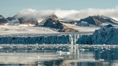 Paisaje ártico en Svalbard (Noruega).